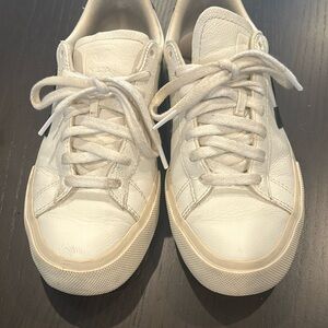 Veja Campo sneakers. Size 6.